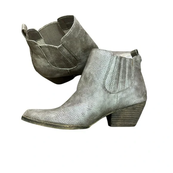 Very Volatile Gold Metallic Western Motivate Heeled Ankle Bootie - Picture 7 of 11